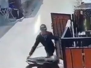 Maling Motor Diamuk Massa di Cikarang