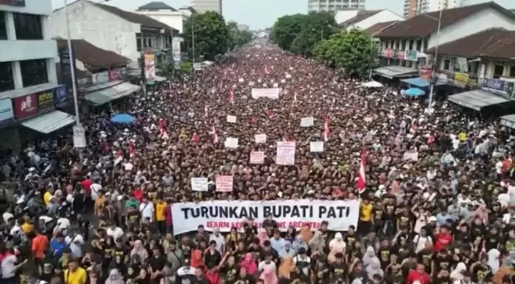 Demonstrasi Turunkan Bupati pati
