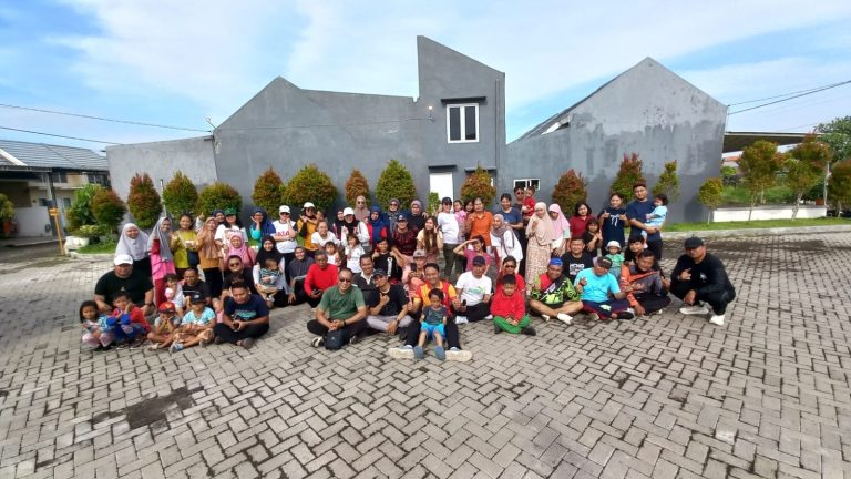 foto bersama antara warga Beryl dan RT 26