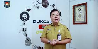 Dukcapil Luruskan Polemik: KTP-el Fisik Tetap Menjadi Syarat Wajib Check-In Hotel dan Layanan Publik