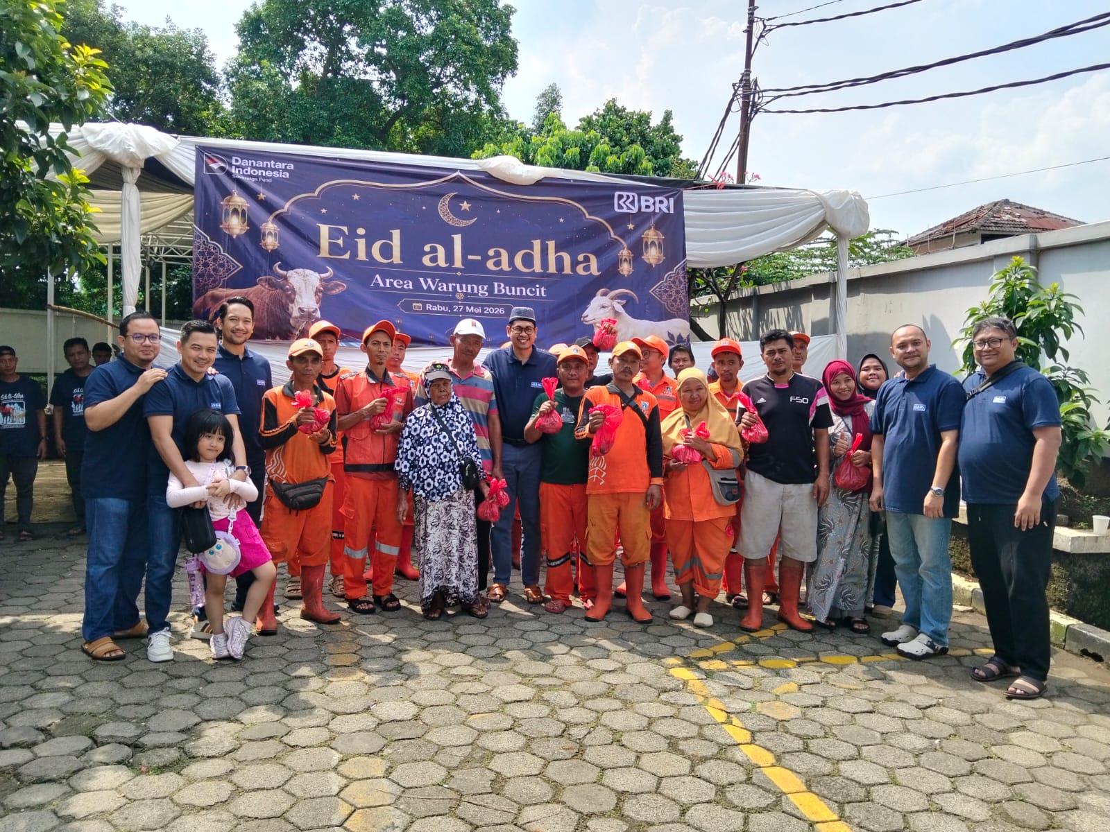 BRI Pasar Minggu salurkan kurban idul adha untuk warga sekitar