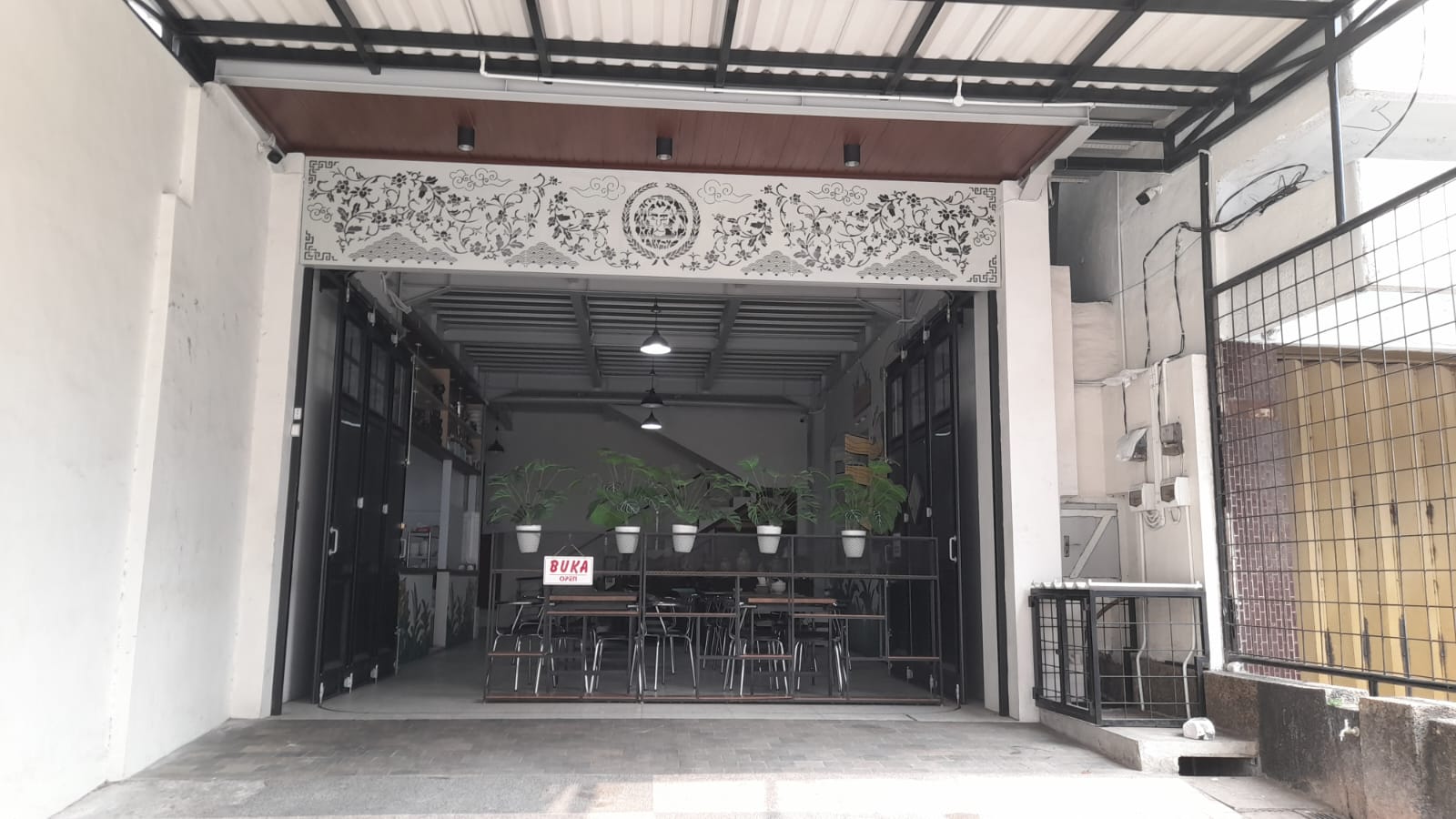 Tampak depan rumah makan