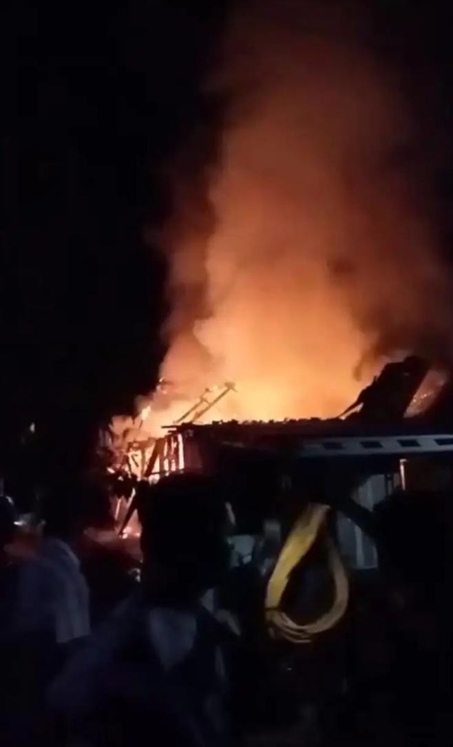 Bantu Korban Kebakaran Desa Tamansari Yayasan TOIP Peduli Indonesia Konsisten Tebar Manfaat