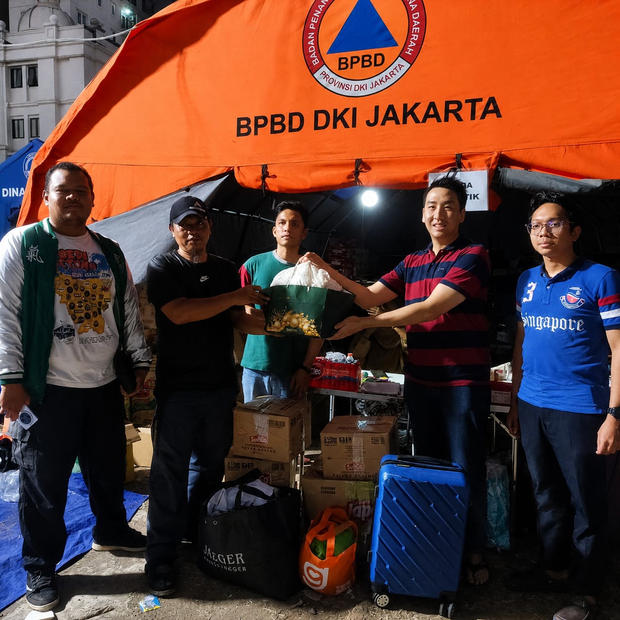 Pemuda Muslimin dan Gereja Ortodoks Salurkan Bantuan untuk Korban Kebakaran Pasar Jiung Kemayoran
