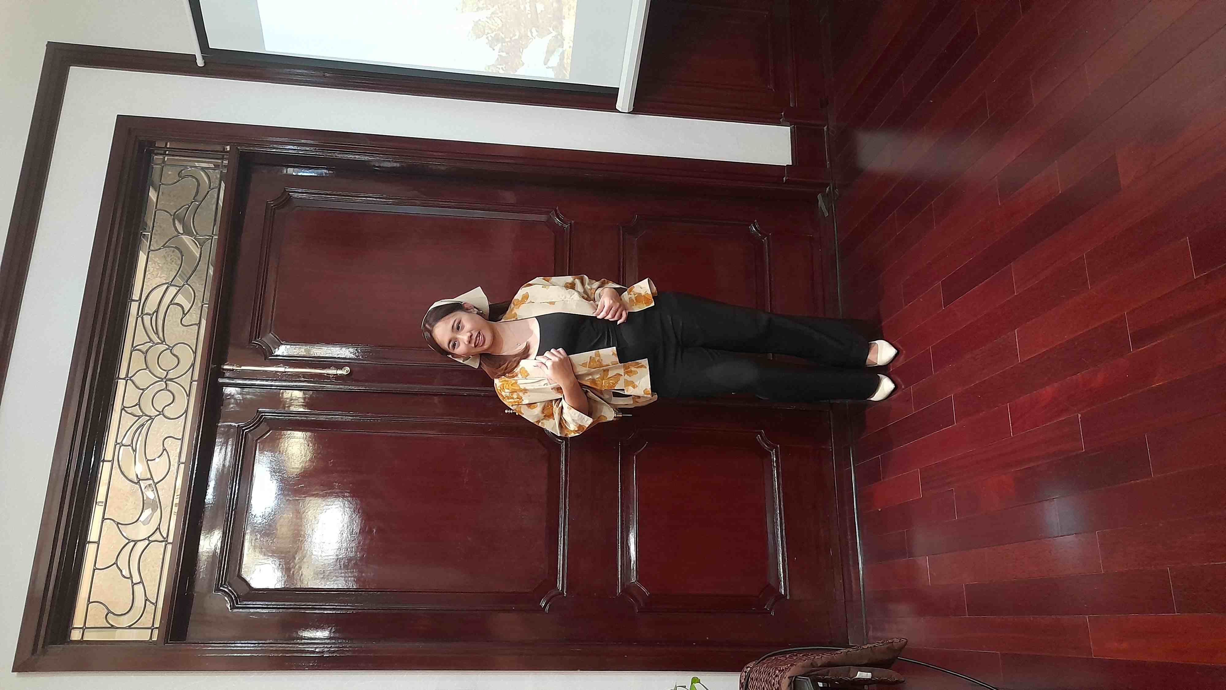 Outer dan bandana dipakai model
